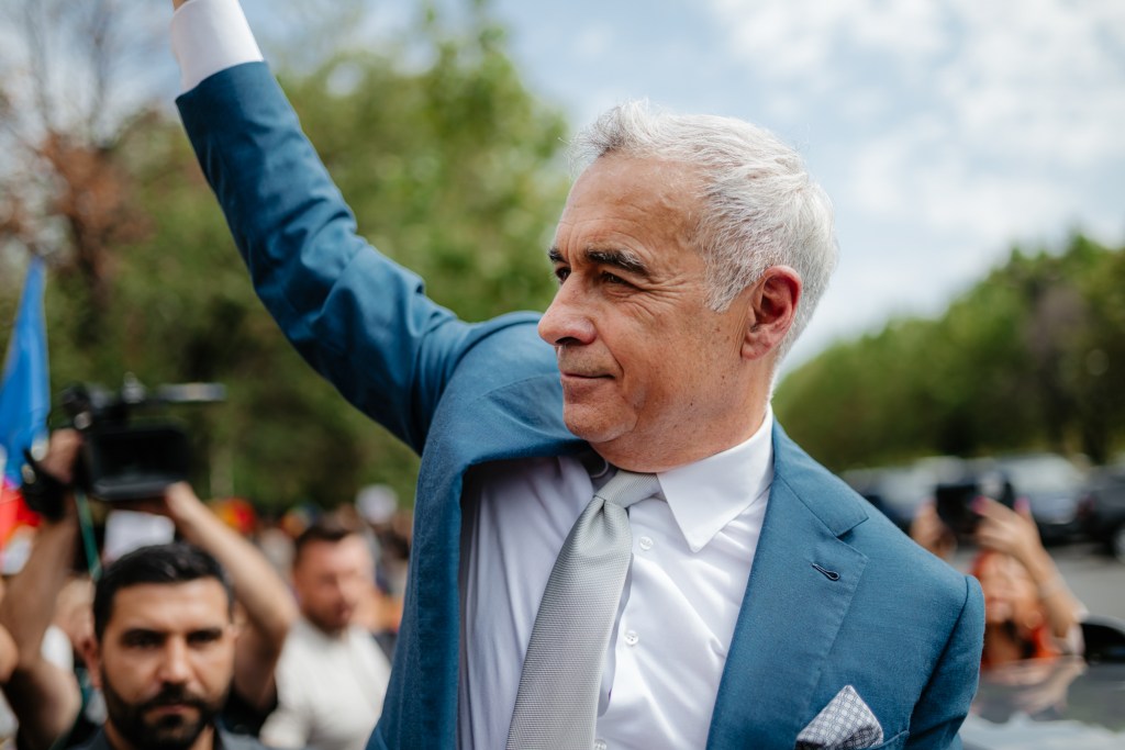 Călin Georgescu părăsește Tribunalul București. Foto: Inquam Photos / Vlad Bereholschi