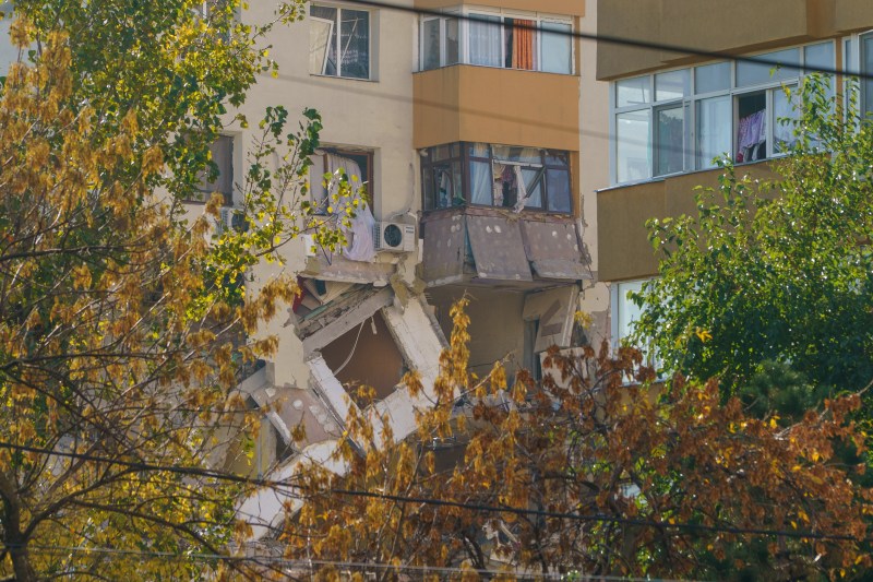 Explosion in a block of flats in the Rahova neighborhood. Inquam Photos / Tudor Pană