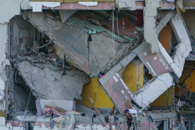 The aftermath of the explosion caused by an accumulation of gas in an apartment block in the Rahova district, Bucharest, October 17, 2025. Inquam Photos / Tudor Pană
