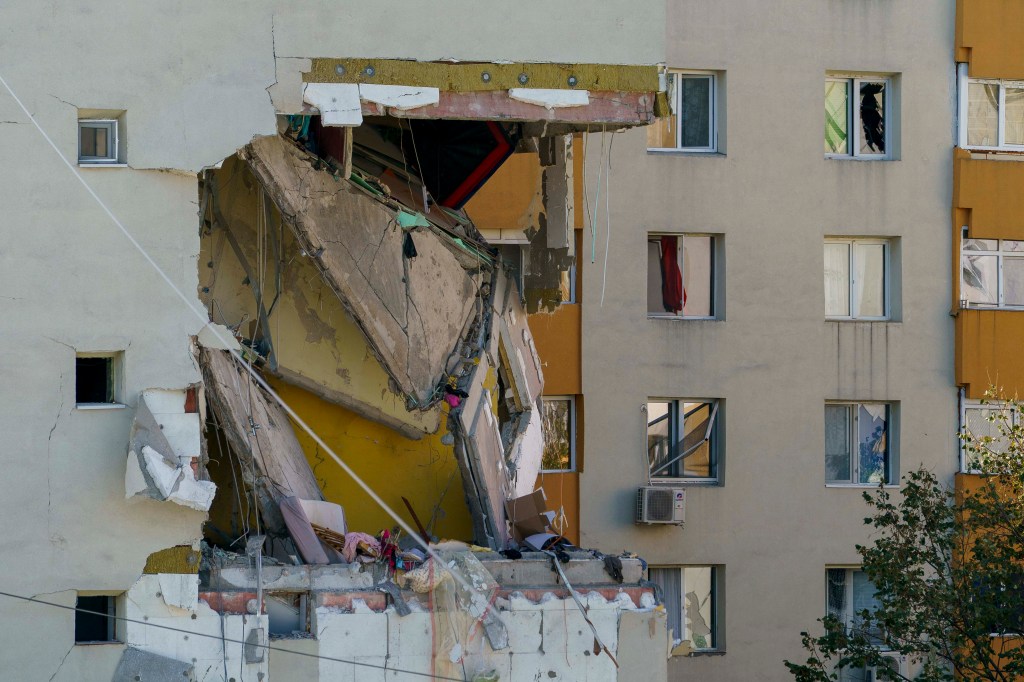 Explosion in a block of flats in the Rahova district. Inquam Photos / Tudor Pană