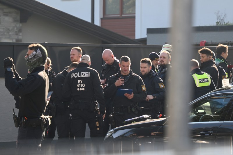 Explosion in a building in Munich, at least one man died / Special forces intervened to defam more trap / famous Oktoberfest was suspended