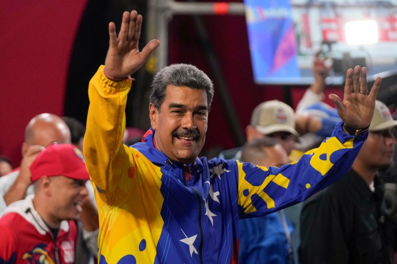 Nicolas Maduro addresses supporters gathered outside the Miraflores presidential palace after electoral authorities declared him the winner of the presidential election in Caracas, Venezuela, Monday, July 29, 2024. Photo: Fernando Vergara/AP/Profimedia