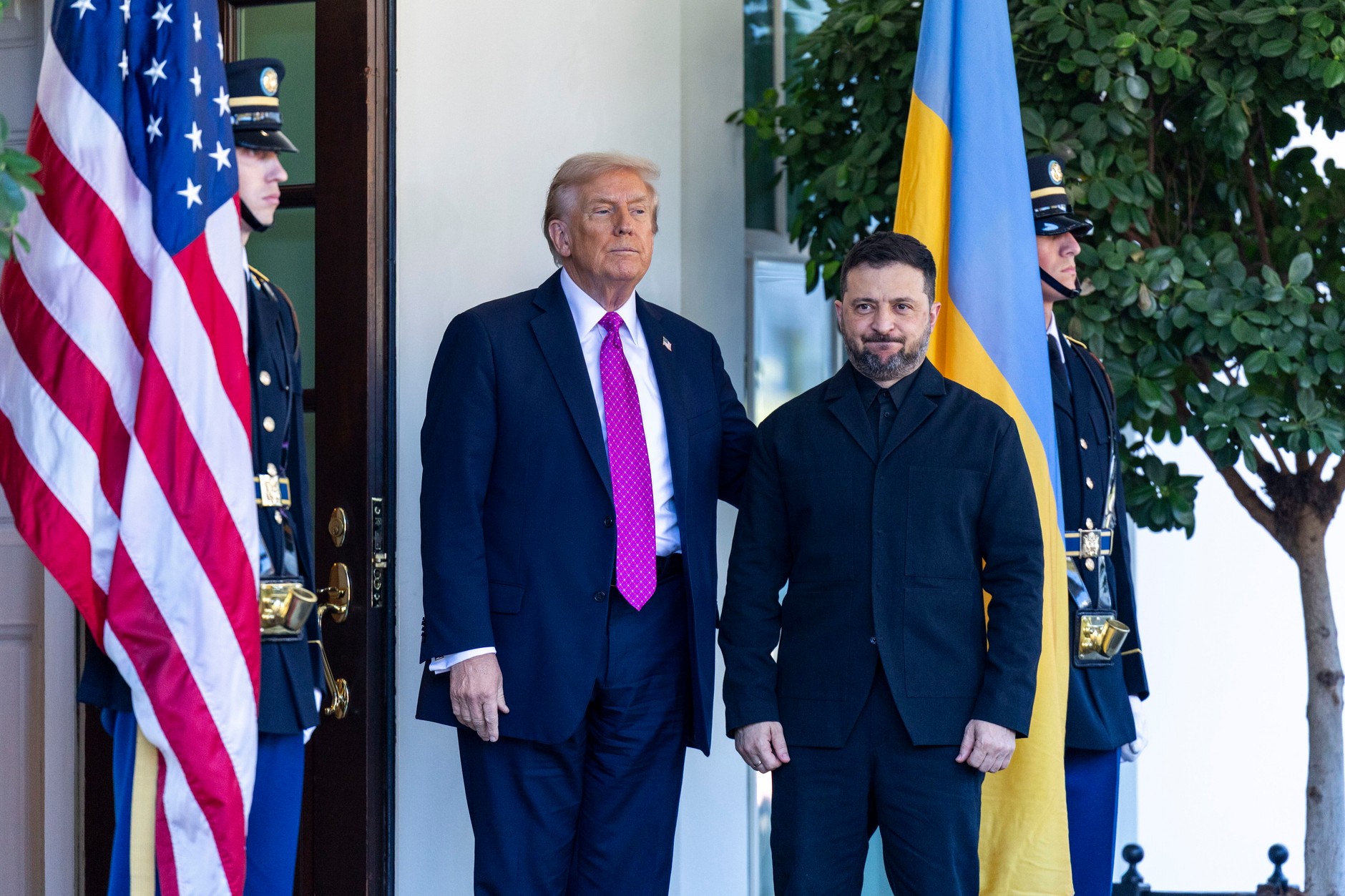 Donald Trump and Volodymyr Zelensky in front of the entrance to the White House. Washington, October 17, 2025