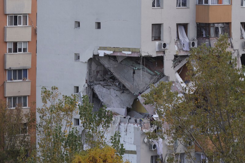 The aftermath of the explosion caused by a gas build-up in a block of flats in the Rahova district, Bucharest, October 17, 2025. Inquam Photos / Octav Ganea