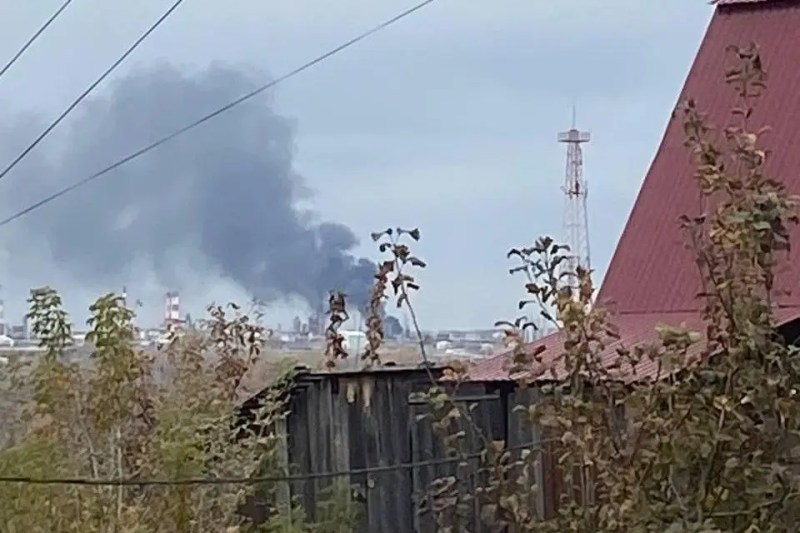 Ukraine boasts that it has attacked with Drone a Russian oil refinery that is 1,400 km away from the front