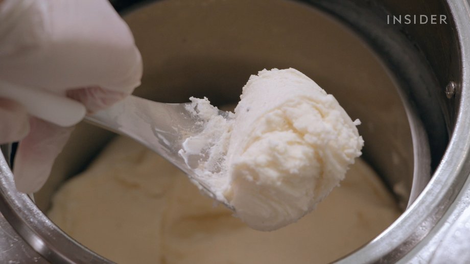 To the original recipe from 1840, which is called "King's Cream"seven flavors have been added: pistachio, almond, chocolate, quince, nougat, gianduja and hazelnut