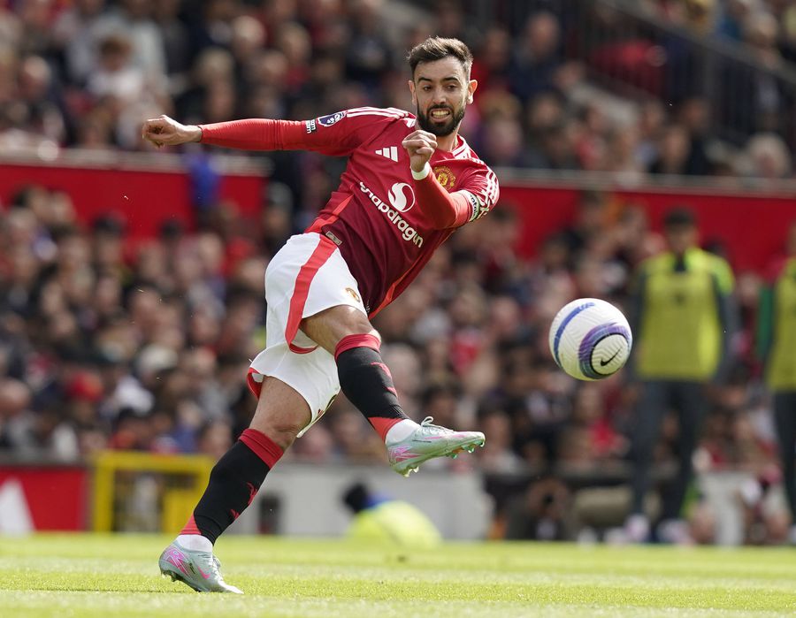 Bruno Fernandes playing for Manchester United. Photo: Imago What secret clause does Bruno Fernandes have » The amount with which the captain of Manchester United could be taken in the summer!