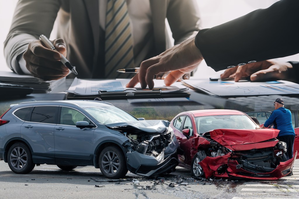 Car accident. Collage: Ion Mateș / Hotnews. Photo: Shutterstock