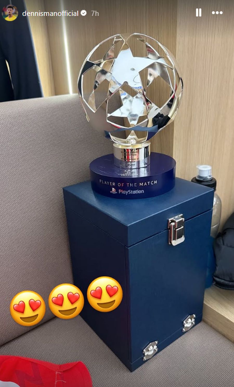 Dennis Man received the trophy for the best player of the match PSV - Napoli 6-2 The Dutch have agreed » The grade received by Dennis Man, after the