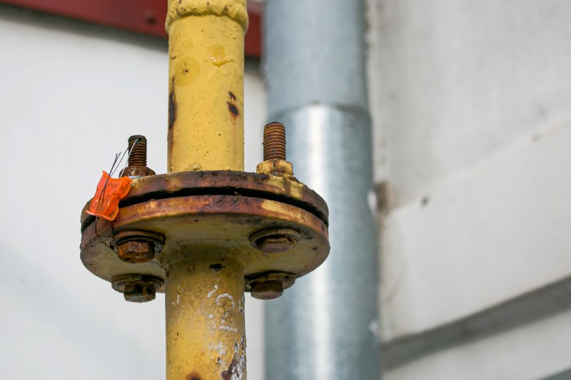 The Rahova explosion. How Distrigaz explains that it discovered, after the explosion, that the seal on the block's gas valve had been broken