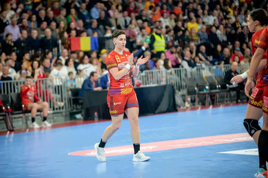 Cristina Laslo The new coach of the female handball national, asked in front: