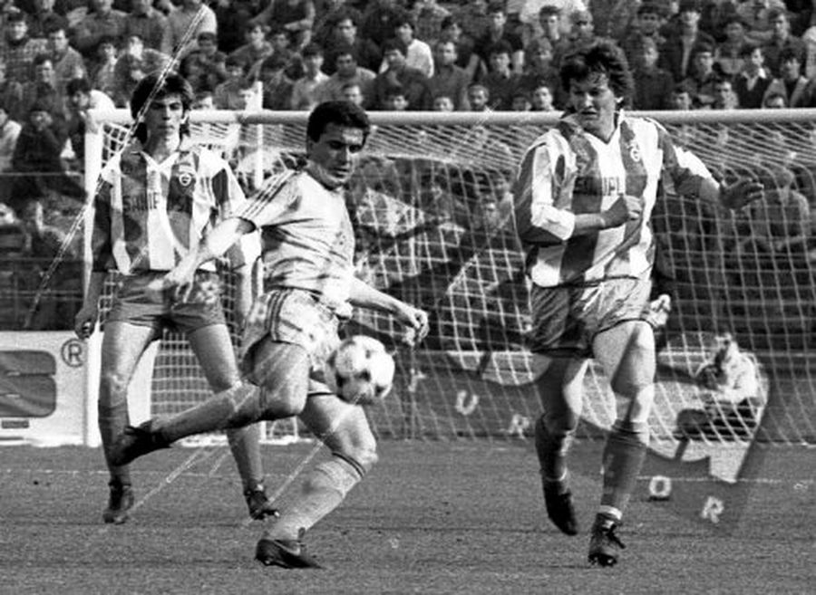 Lupescu, Hagi and Lupu in one of the great derby Steaua-Dinamo Arrested and threatened with the third man's gun! The Romanian player took a handful of pills in prison: