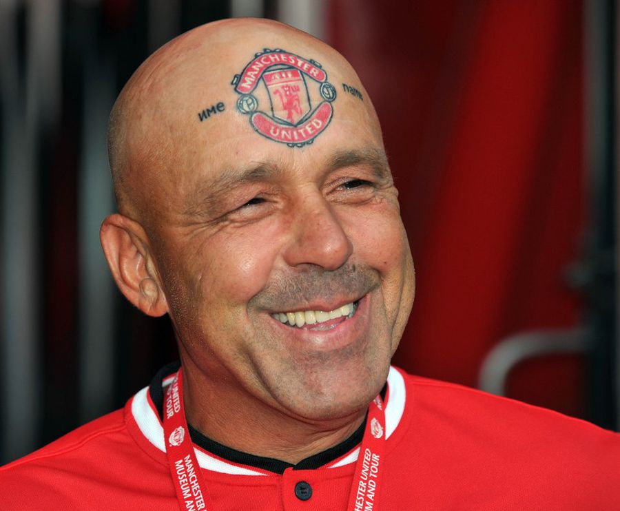 He tattooed his emblem on his forehead, changed his name for the club and called his cat David Beckham: Manchester United died, the biggest fan of 