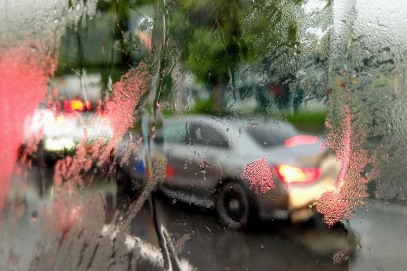 Rain in the city, photo: hotnews.ro / Victor Cozmei