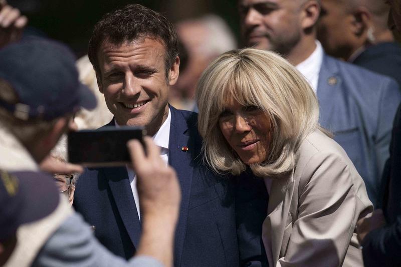 Emmanuel and Brigitte Macron, crowd bath in Touquet, Photo: JB Autissier / Panoramic / Bestimage / Profimedia