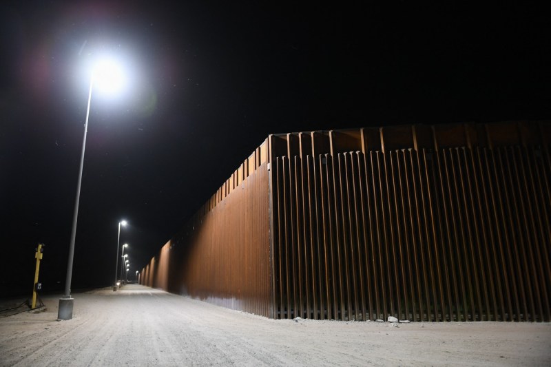 The wall on the border between the US and Mexico, extended by hundreds of kilometers. What are the costs of the