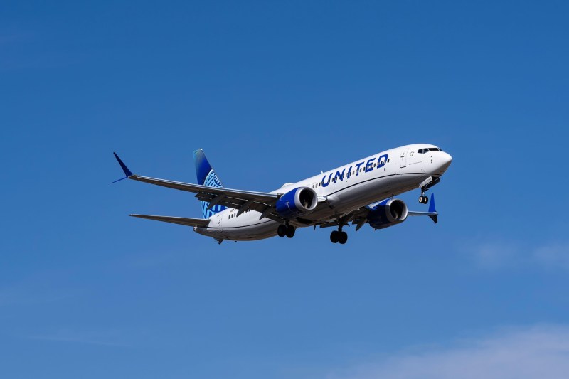 Suspicions that a plane flying over the US was hit by an object coming from space