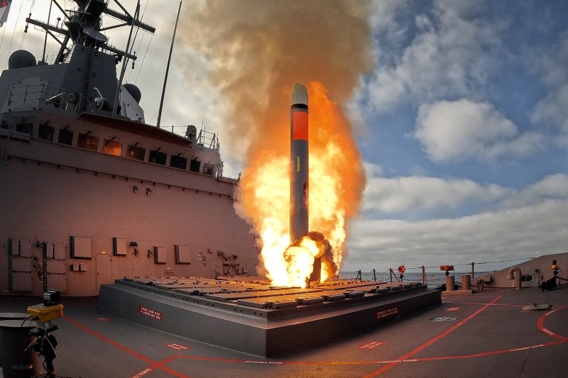 Who is Zelenski asking for Tamahawk missiles now: