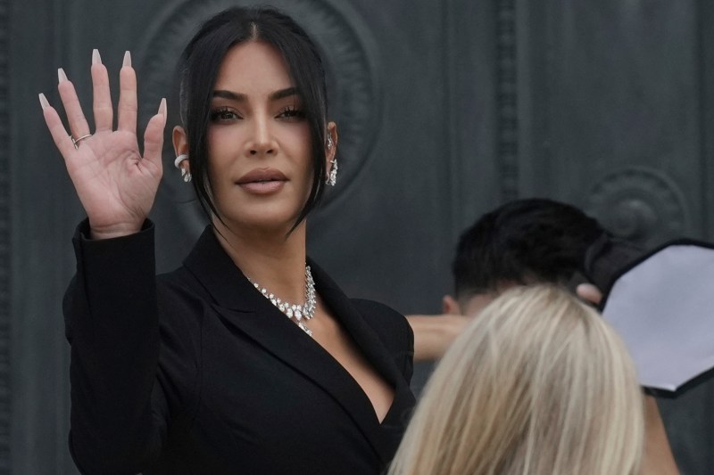VIDEO Kim Kardashian announces she has a brain aneurysm