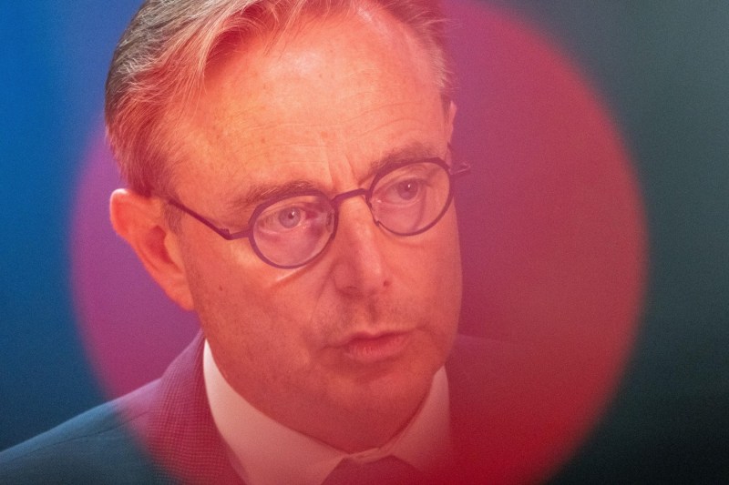 The EU promises financial aid to Ukraine, but hesitates at the Brussels summit precisely on the plan regarding the frozen Russian assets. What is Belgium threatening?