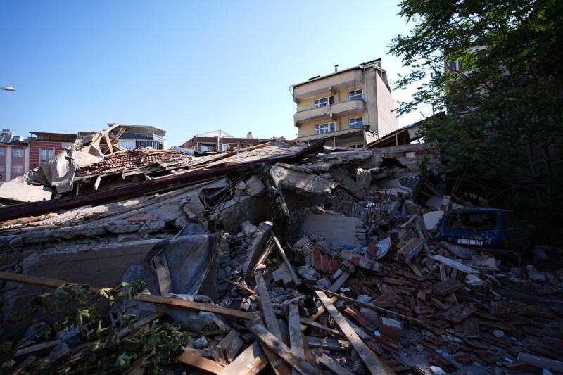 VIDEO An earthquake with a magnitude of 6.1 hit Turkey. Several buildings collapsed