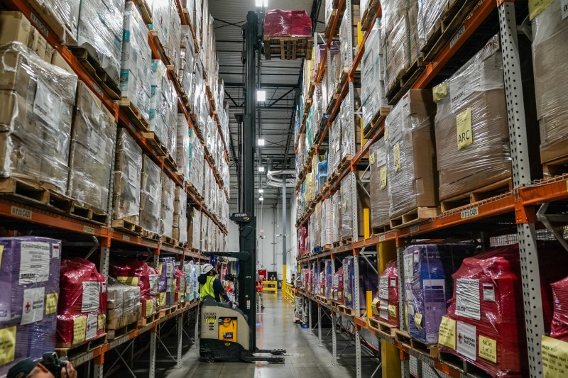 Amazon, the largest online shopping site, wants to fire tens of thousands of employees. Layoffs are starting fast