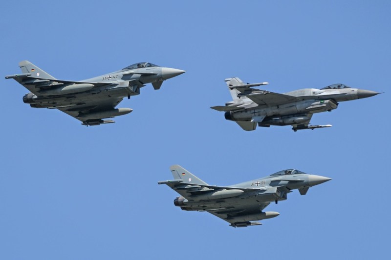 Air alert throughout Ukraine, the Russians attack. Fighter jets, raised by emergency by Poland