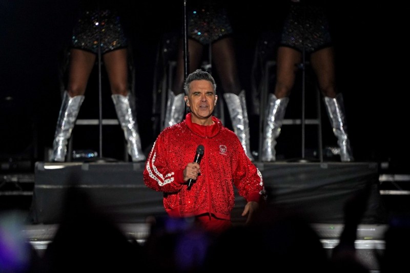 Robbie Williams reveals that he suffers from a neurological condition: 