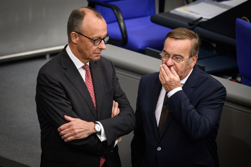 Berlin quarrels with whom to go to the army. Increasing the number of Bundeswehr through