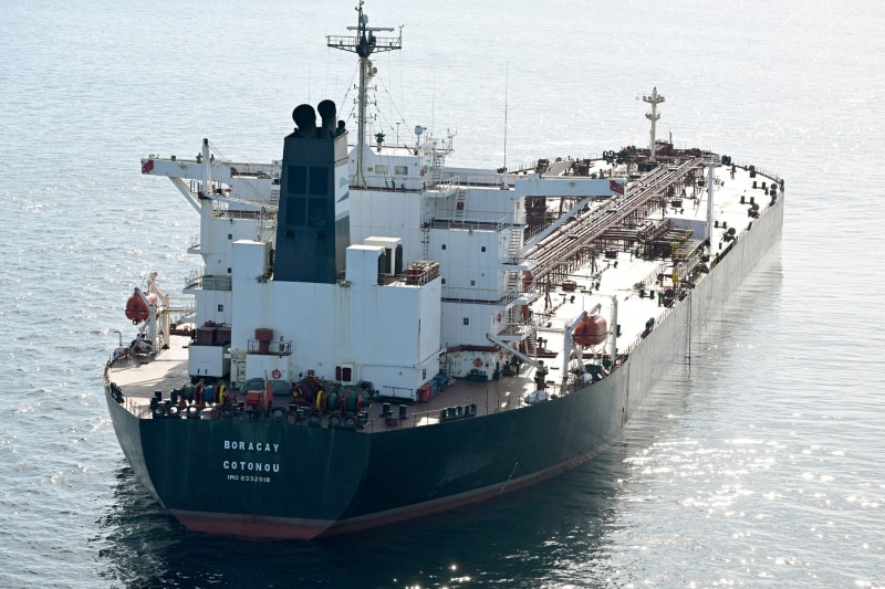 Video the French army descended on board the Boracay oil, suspected of being part of Russia's 