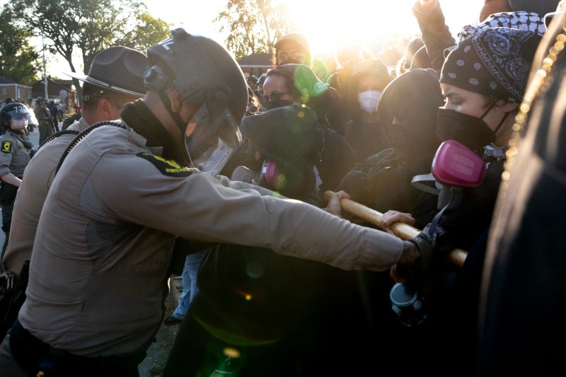 Video clashes between law enforcement and protesters gathered in front of an ICE center in the Chicago area. 