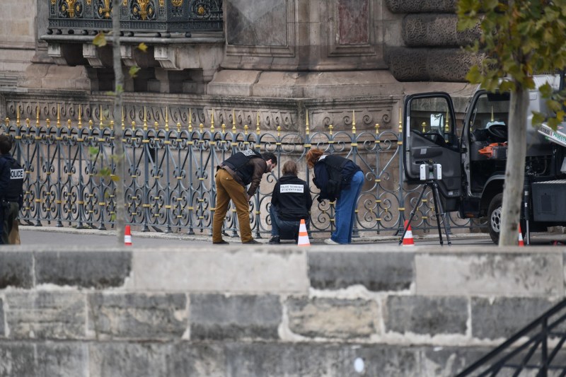 The mistakes made by the thieves at the Louvre. What did the investigators find in the case of the spectacular jewelry robbery