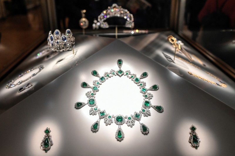 New details from the investigation of the spectacular robbery at the Louvre: How much the stolen jewels cost. The question to which the prosecutor cannot answer