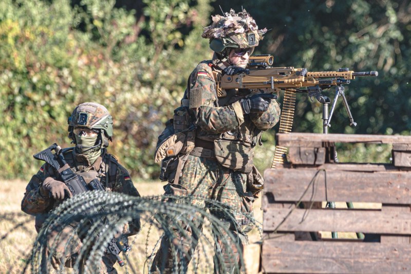 Unintelligible scenes at a Bundeswehr exercise. The police started shooting at the German soldiers who were simulating an attack against NATO