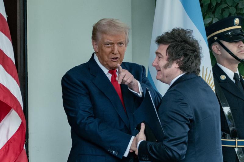 The big American banks are asking Argentina for billions of dollars in guarantees to grant them the loan promised by Trump