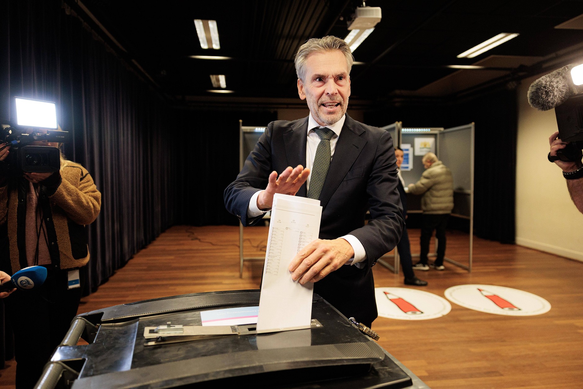 Dick Schoof casts his vote in the election. The Hague, 29 October 2025