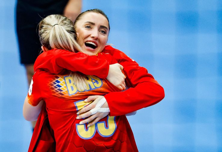 Sonia Seraficeanu and Oana Bors / Romania - Serbia at Euro 2024, women's handball // Photos © EHF/kolektiff