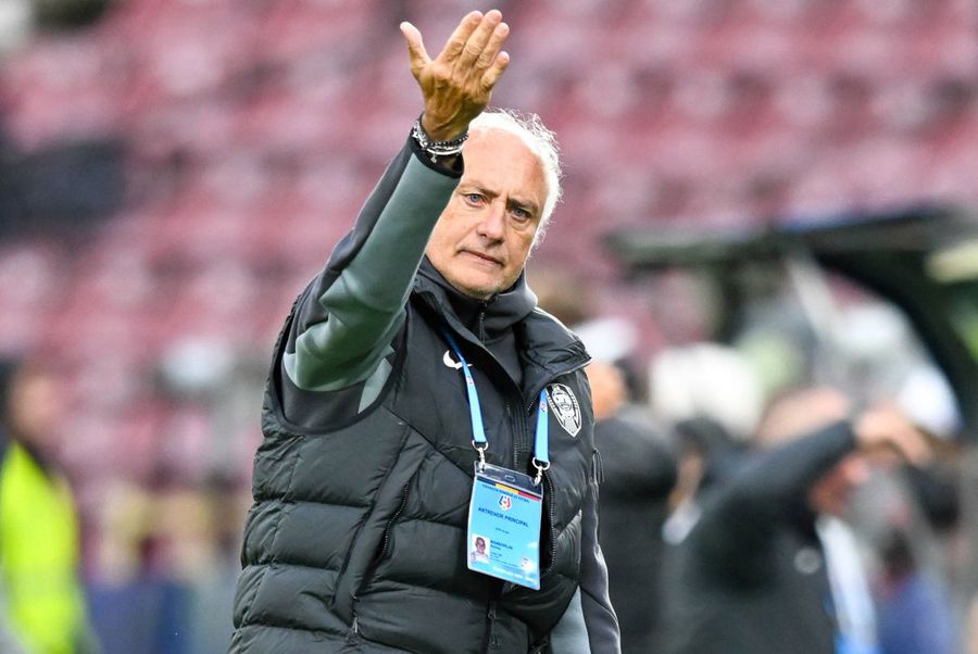 The recently dismissed Italian coach from the Superliga did a blood test on Cristi Chivu: 
