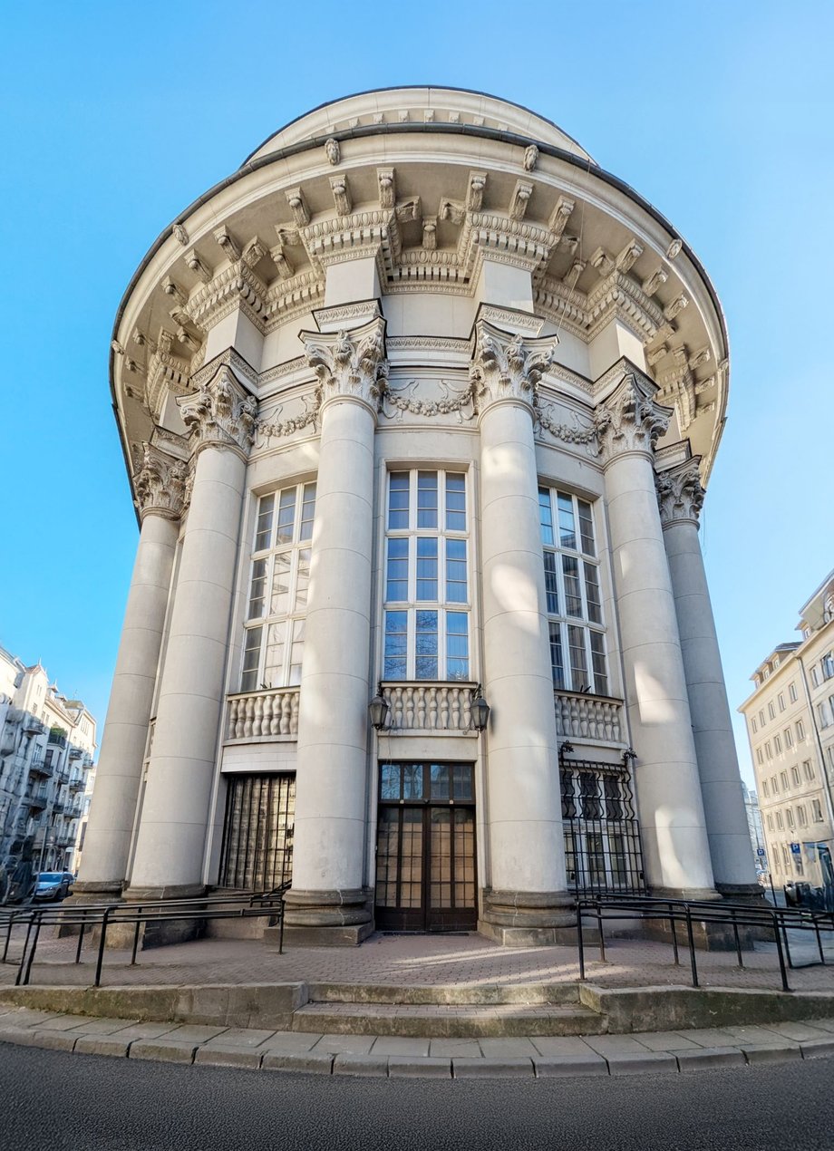 The JW Marriott hotel is to be built in the former PKO bank building