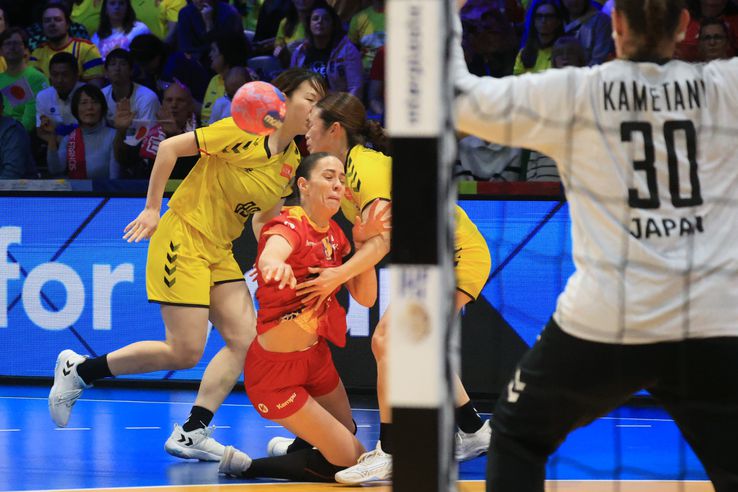 Romania - Japan, duel at the Women's Handball World Championship/Photo: Ionuț Iordache (GSP.ro)