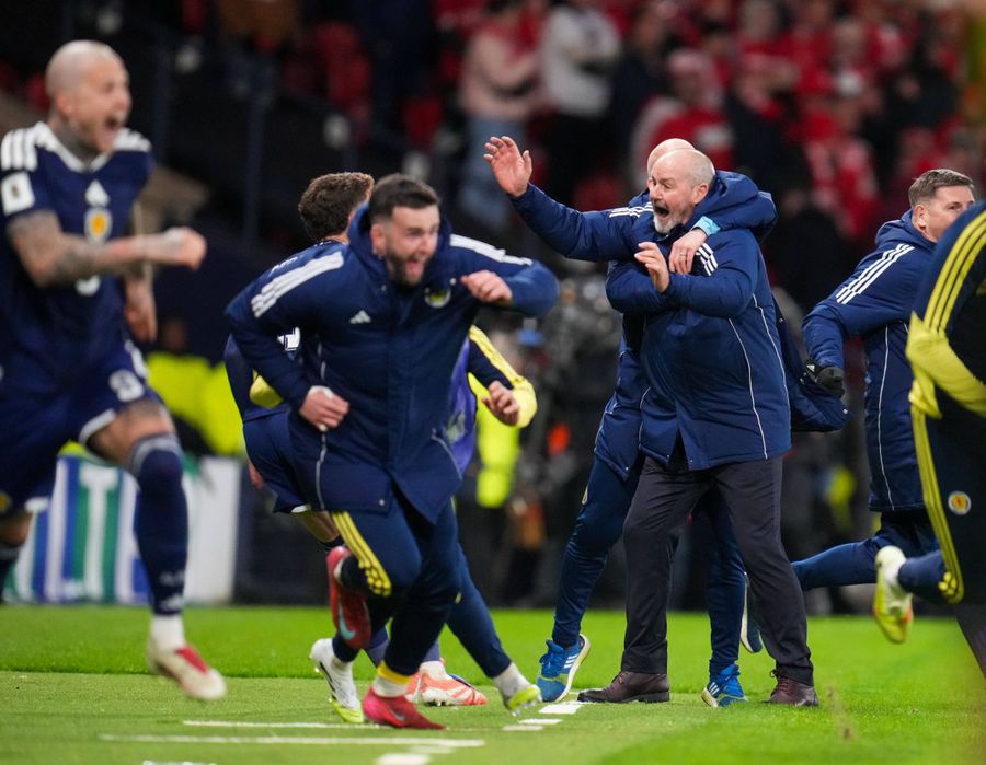 Steve Clarke has 35 wins, 14 draws and 25 defeats as Scotland manager / Photo: Imago Dan Petrescu's former colleague is named Sir and proposed for sanctification! » First with three final tournament qualifiers