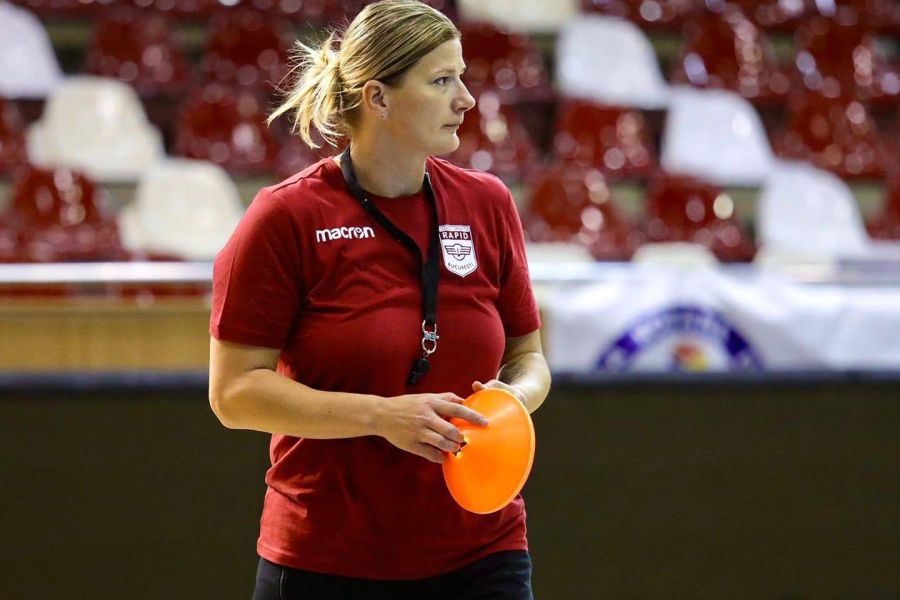 Carmen Amariei (photo: Petru Ivu, Bucharest Rapid Handball) Carmen Amariei, before the game between Romania and Japan: