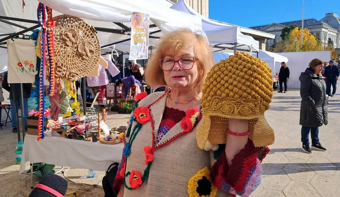The helmet made by Ana Chitulescu remains among the most admired objects PHOTO: Ionelia Nucă