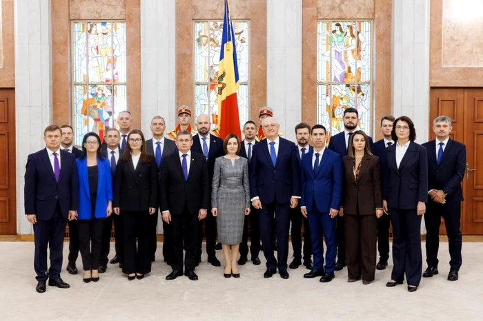 The cabinet of ministers led by Alexandru Munteanu took the oath. PHOTO: President.md