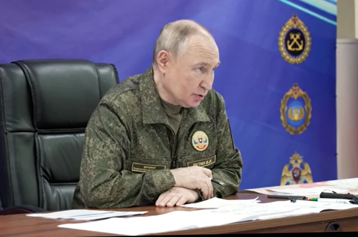 Vladimir Putin, in military uniform PHOTO EPA EFE jpg