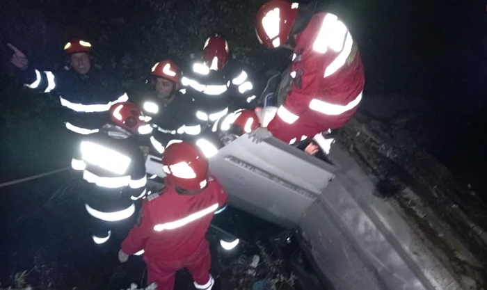 Several ambulance crews and firefighters intervened on the scene. PHOTO: Arhiva/ISU Olt