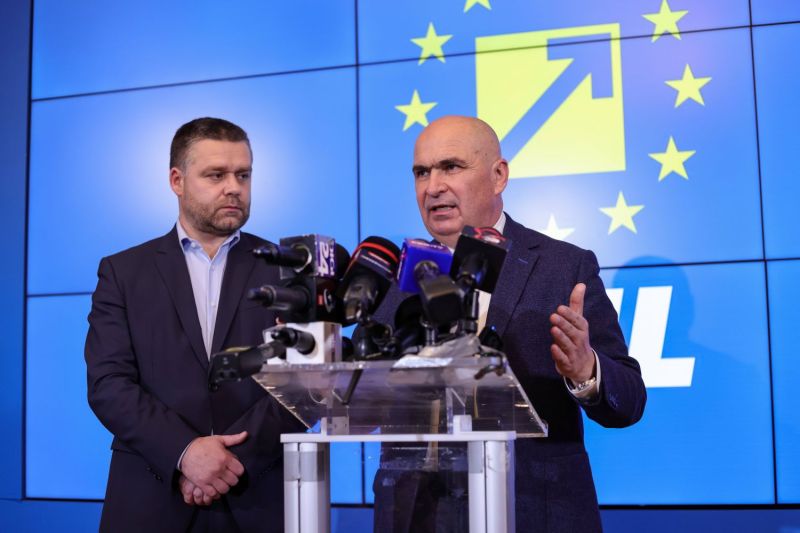 Ciprian Ciucu and Ilie Bolojan. Photo: Inquam Photos / Sabin Cirstoveanu