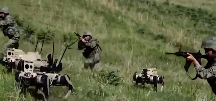 Robot wolves pave the way for Chinese soldiers/PHOTO:X