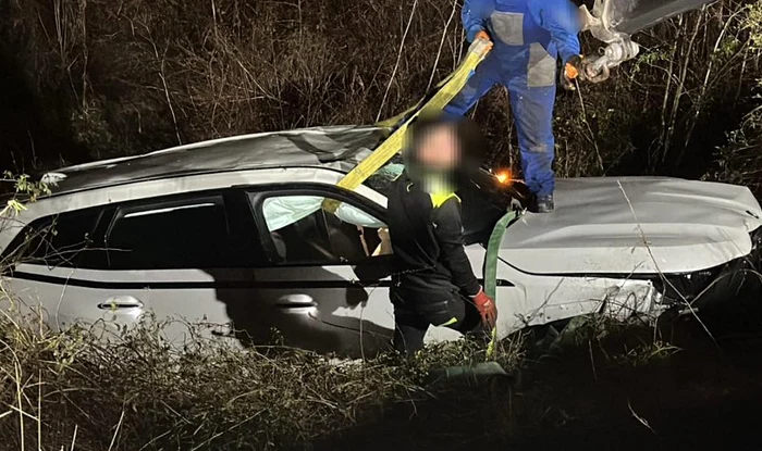 The car overturned in a field PHOTO: debraila