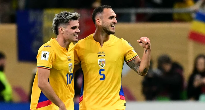 Captain Hagi and Ghiță, the hero of the match against Austria, ready for a great evening. Profimedia photo